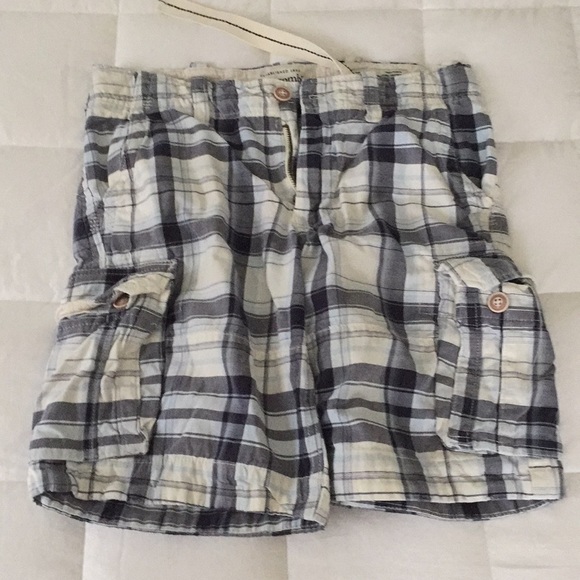 🌤White and Royal Blue Abercrombie Cargo Shorts🌤 - Picture 2 of 5